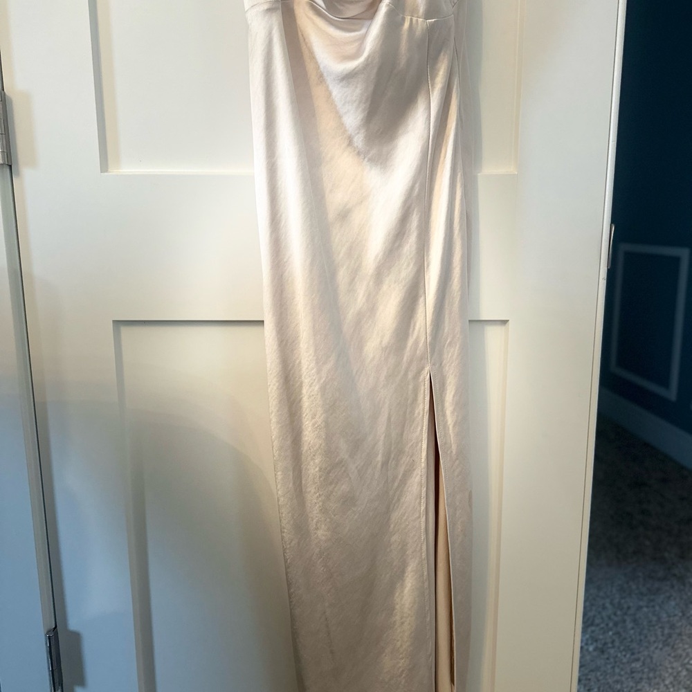 Elegant Cream Strapless Gown with Slit